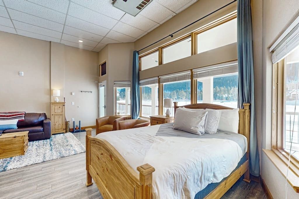 Photo of Bedroom in Lakeside Village
