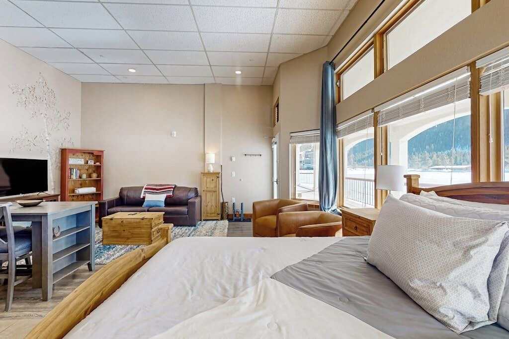 Photo of Bedroom in Lakeside Village