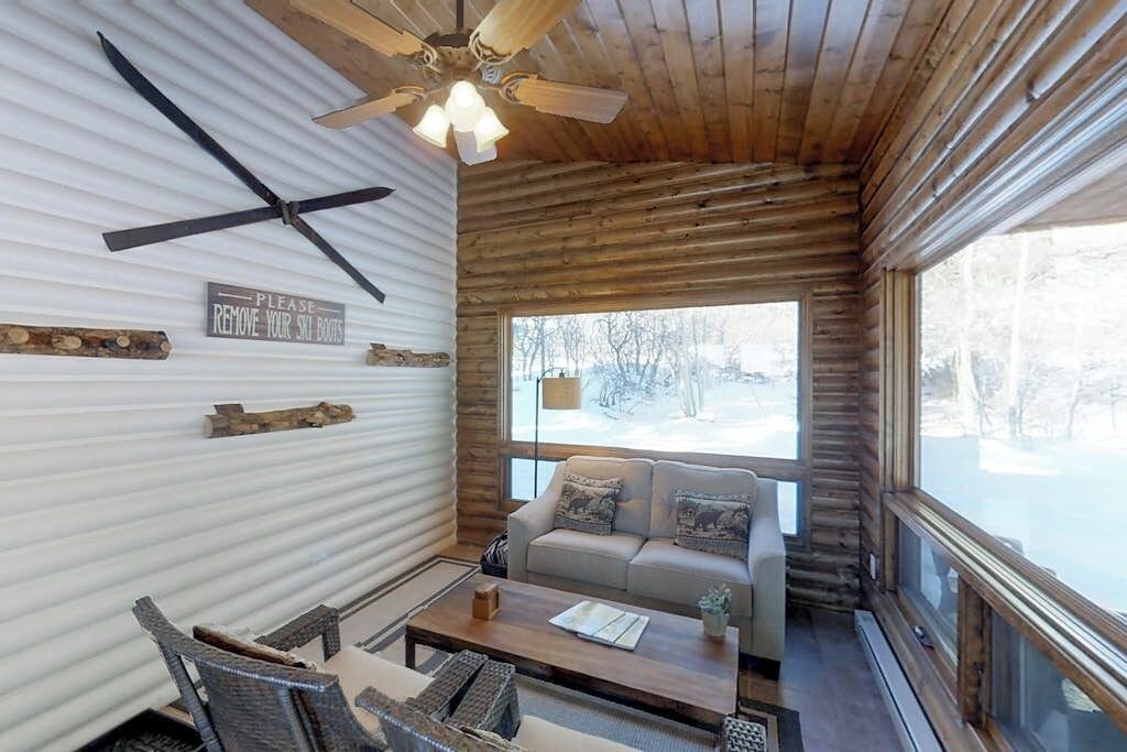 Photo of Livingroom in Purgatory