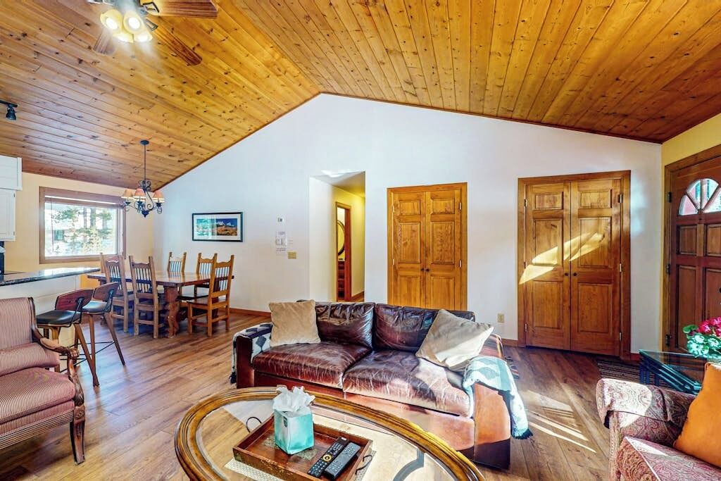 Photo of Livingroom in Blue River