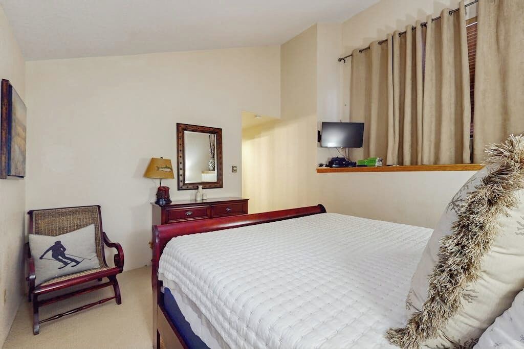 Photo of Bedroom in Edwards