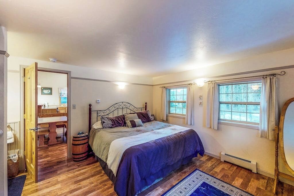 Photo of Bedroom in South Fork