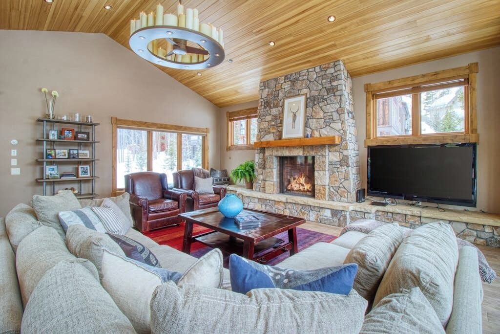 Photo of Livingroom in Warrior's Mark West