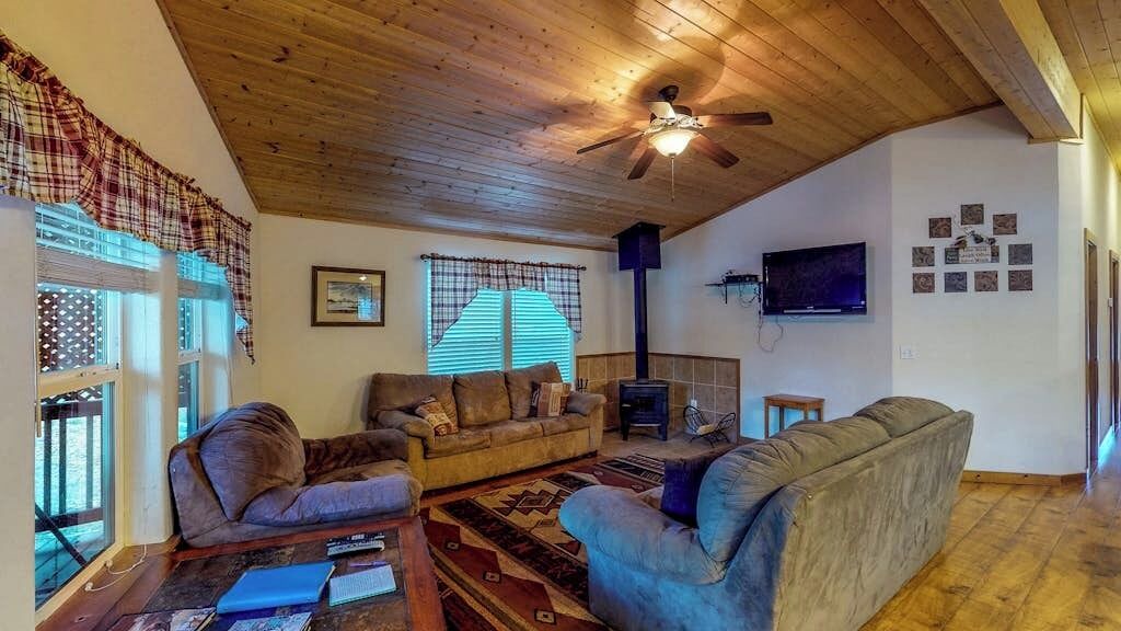 Photo of Livingroom in South Fork