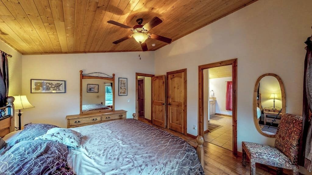 Photo of Bedroom in South Fork