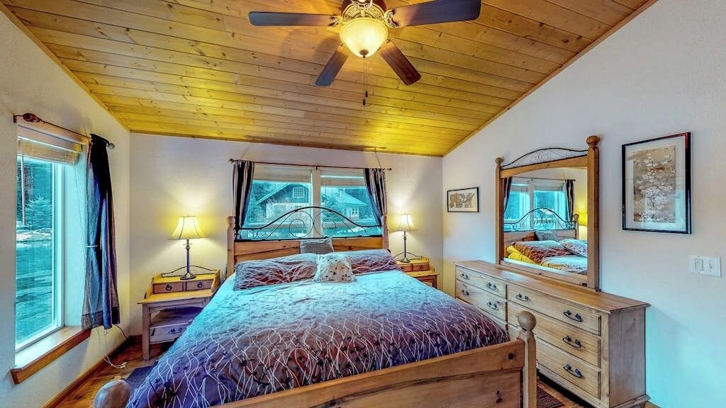 Photo of Bedroom in South Fork