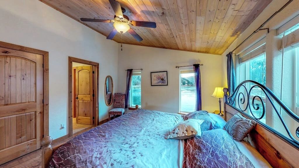 Photo of Bedroom in South Fork