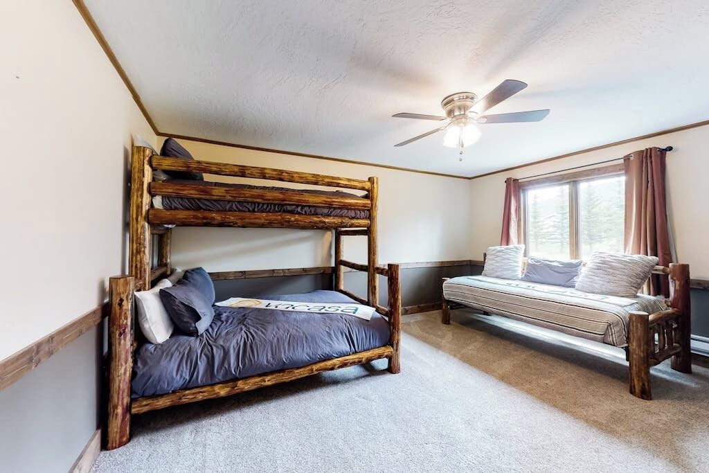 Photo of Bedroom in Summit Cove