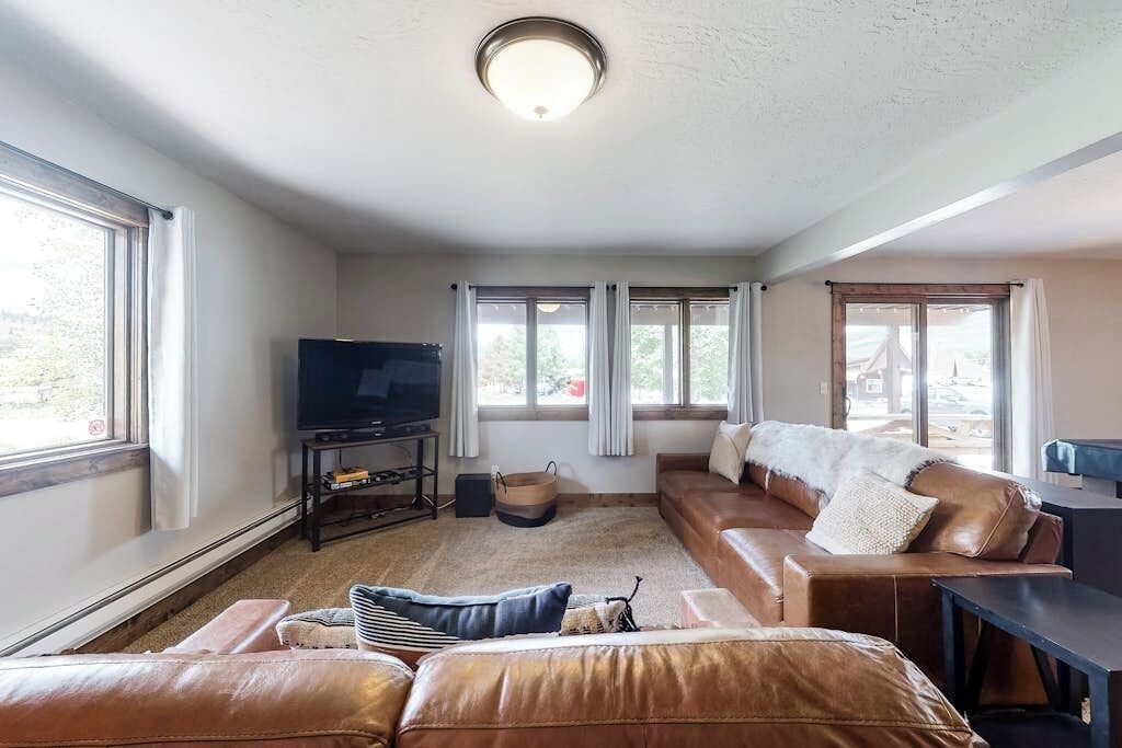 Photo of Livingroom in Summit Cove