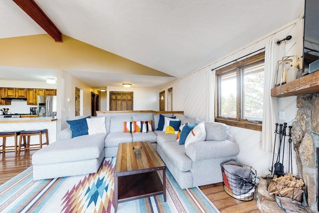 Photo of Livingroom in Summit Cove