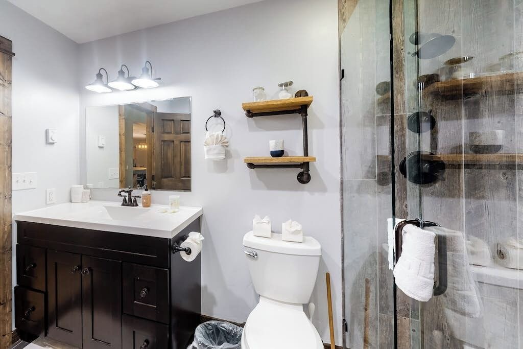 Photo of Bathroom in Summit Cove