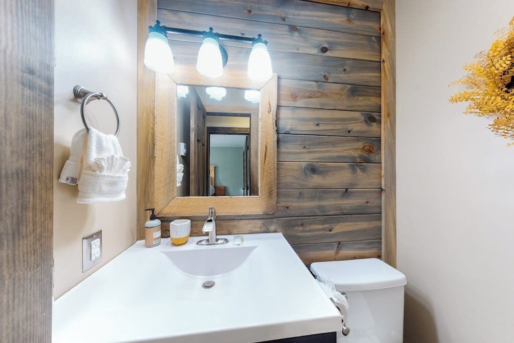 Photo of Bathroom in Summit Cove