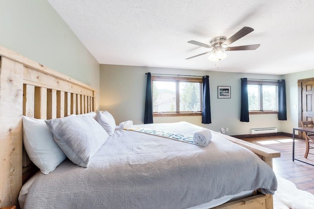 Photo of Bedroom in Summit Cove