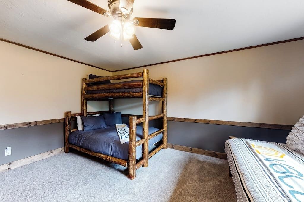 Photo of Bedroom in Summit Cove