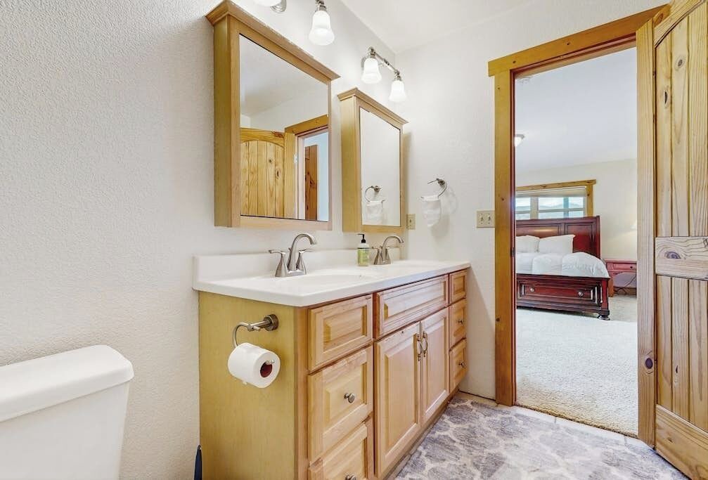 Photo of Bathroom in Summit Cove