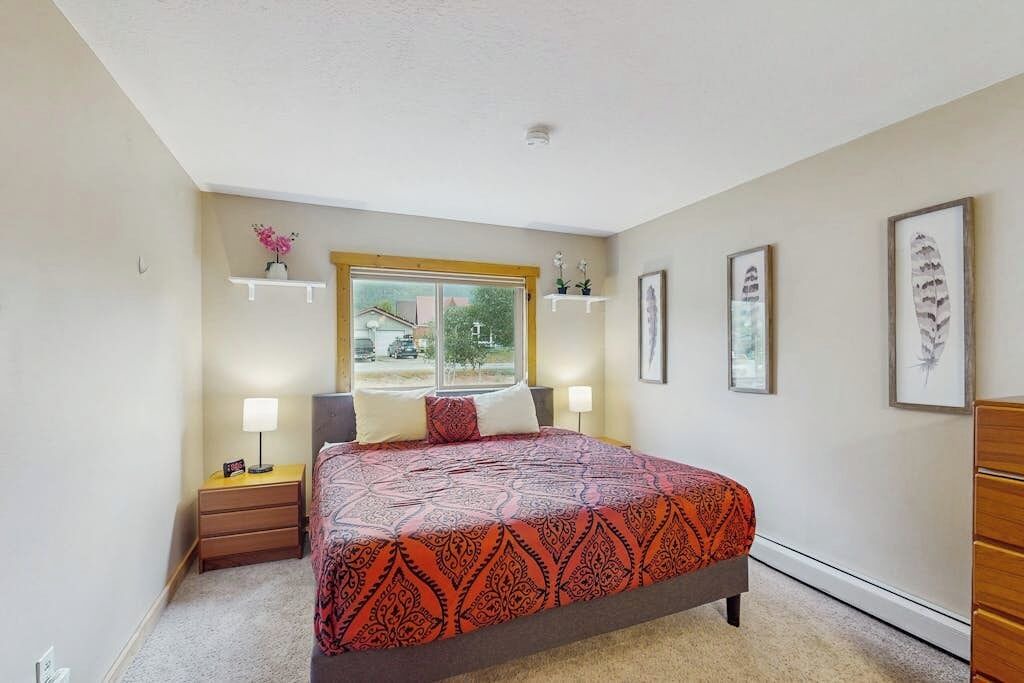 Photo of Bedroom in Summit Cove