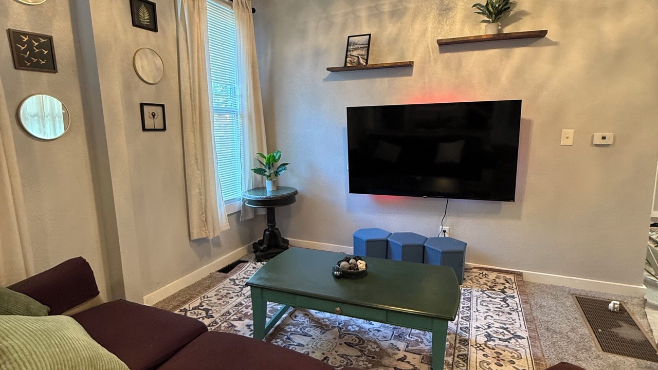 Photo of Livingroom in Northeast Kansas City
