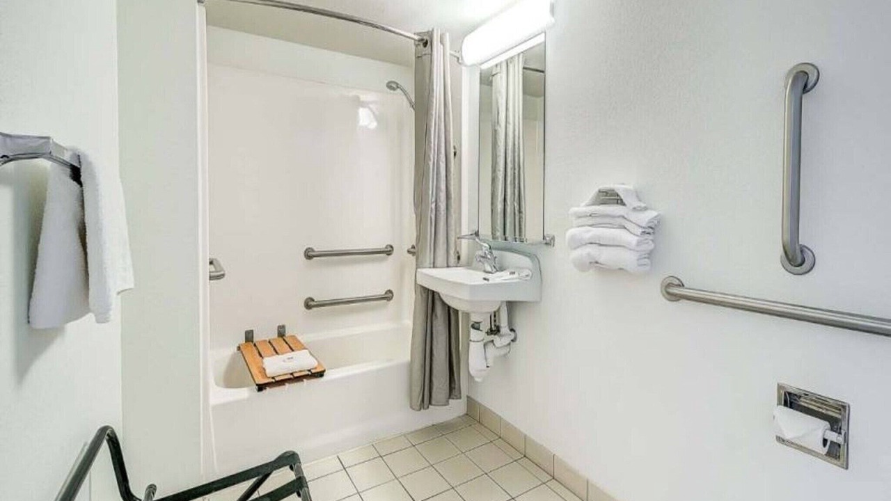 Photo of Bathroom in Dupont