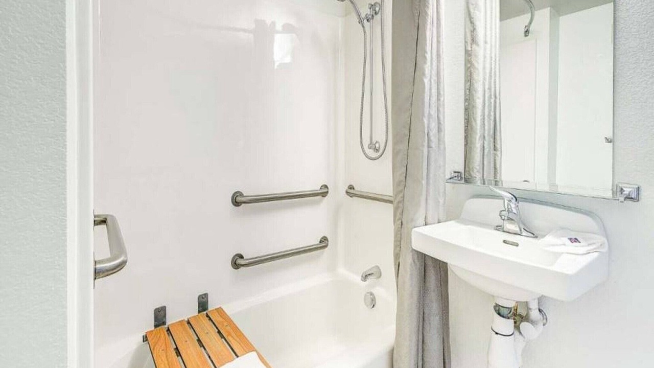 Photo of Bathroom in Dupont
