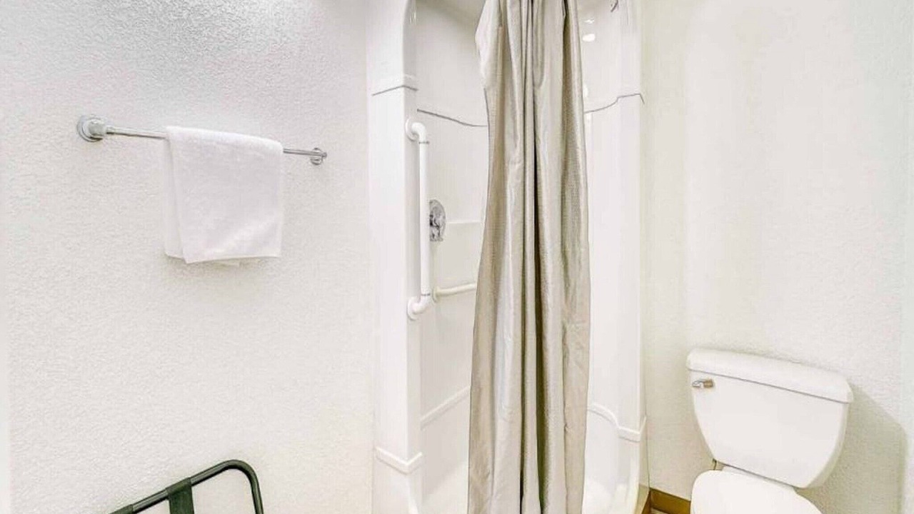 Photo of Bathroom in Dupont