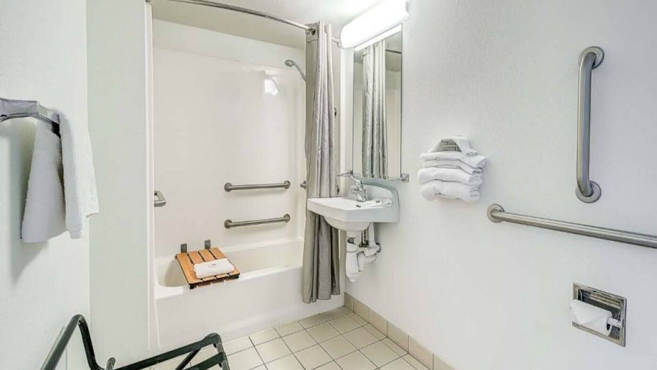 Photo of Bathroom in Dupont