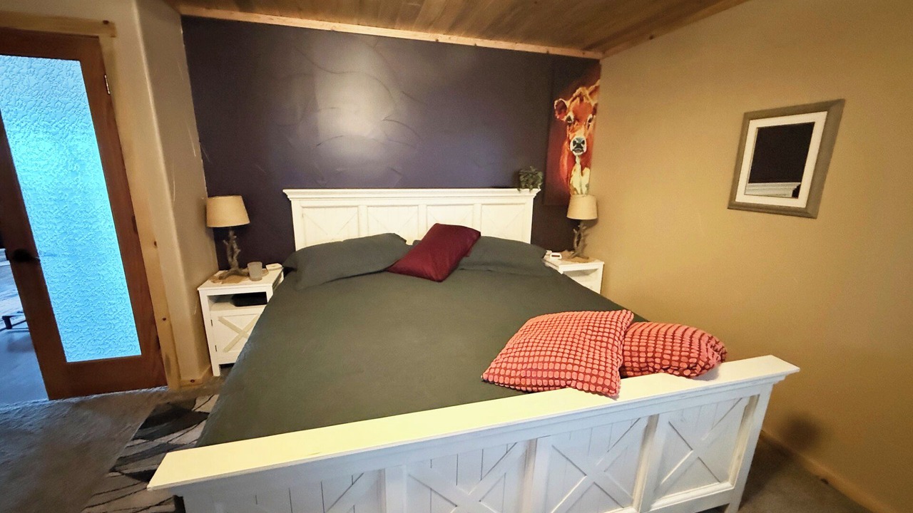 Photo of Bedroom in Lincoln County