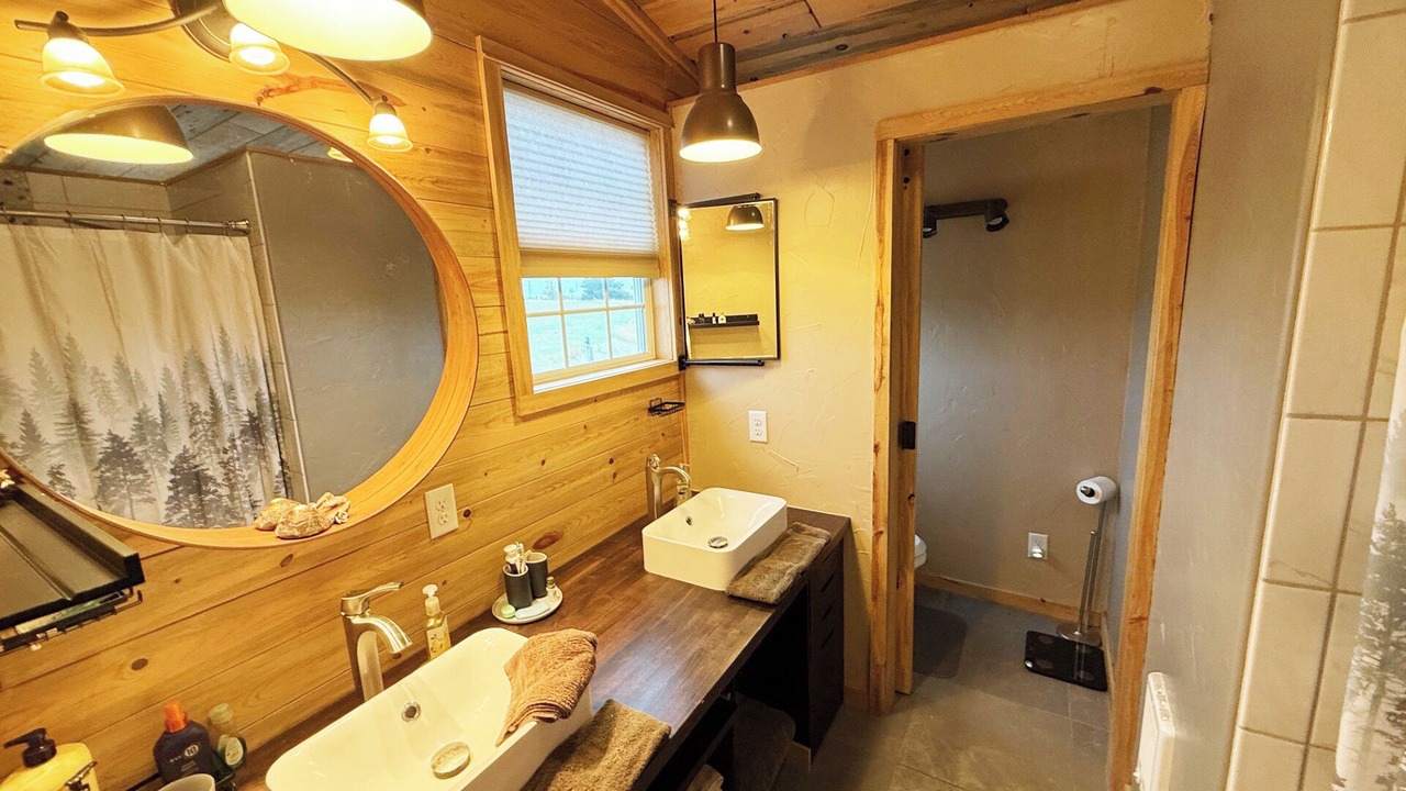 Photo of Bathroom in Lincoln County