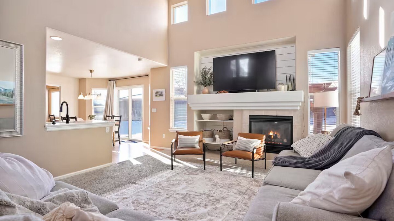 Photo of Livingroom in East Quincy Highlands