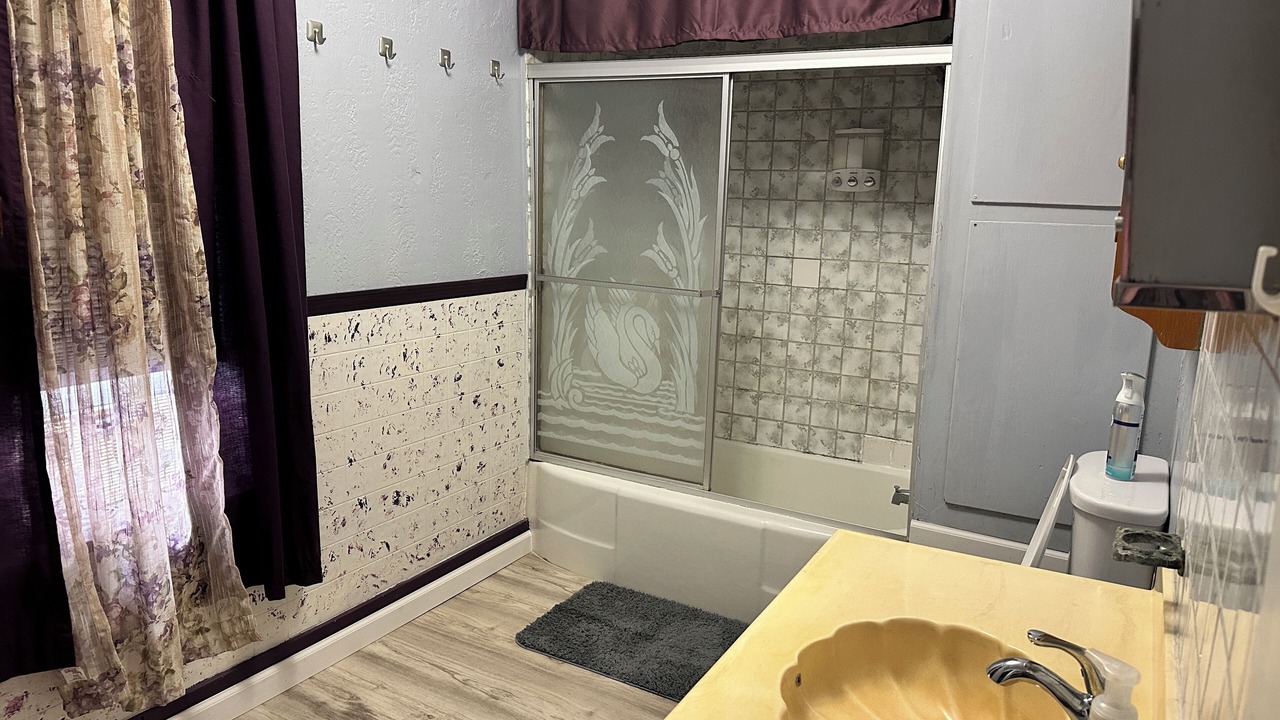 Photo of Bathroom in Leavenworth