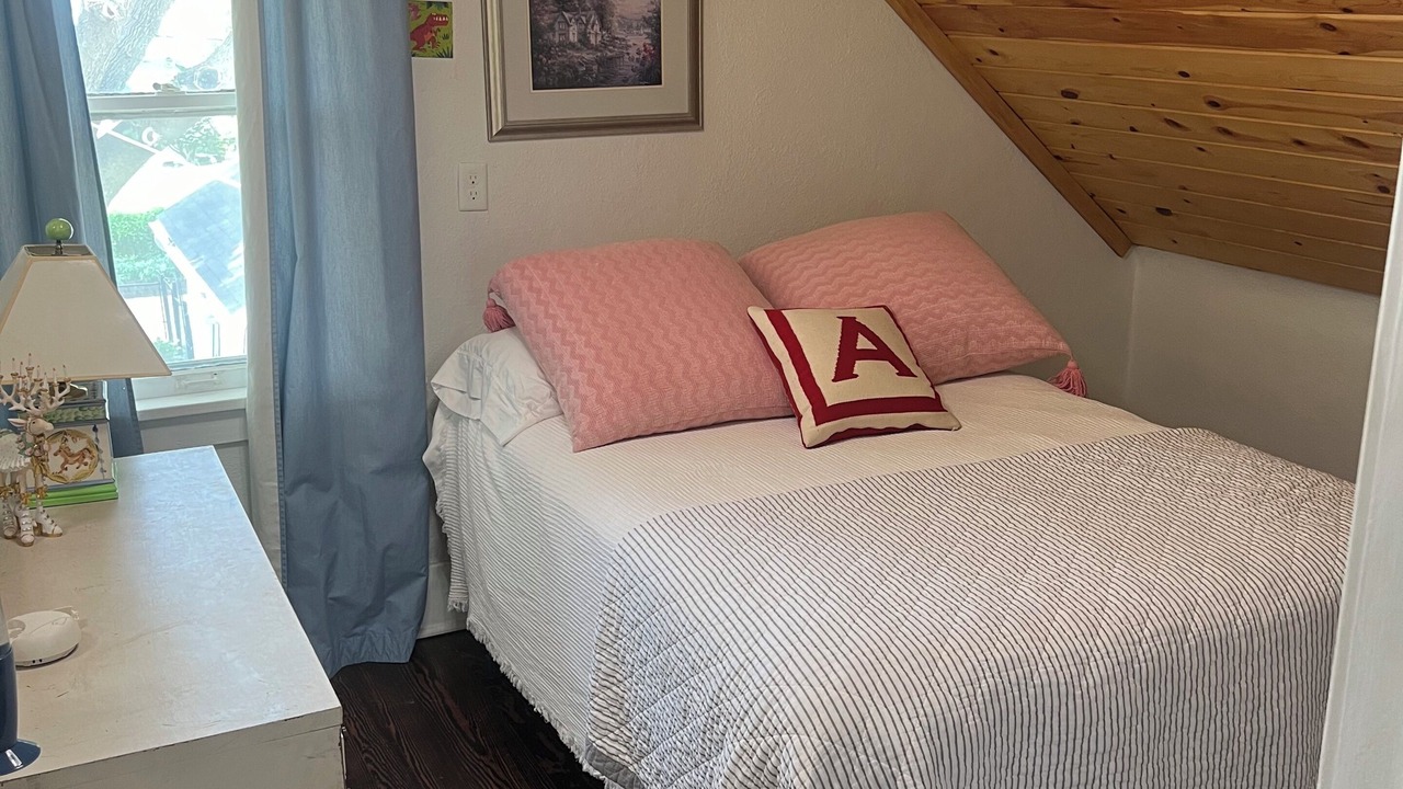Photo of Bedroom in Aksarben - Elmwood Park