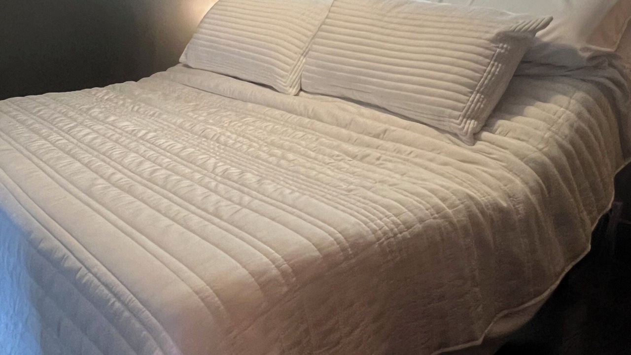Photo of Bedroom in Aksarben - Elmwood Park