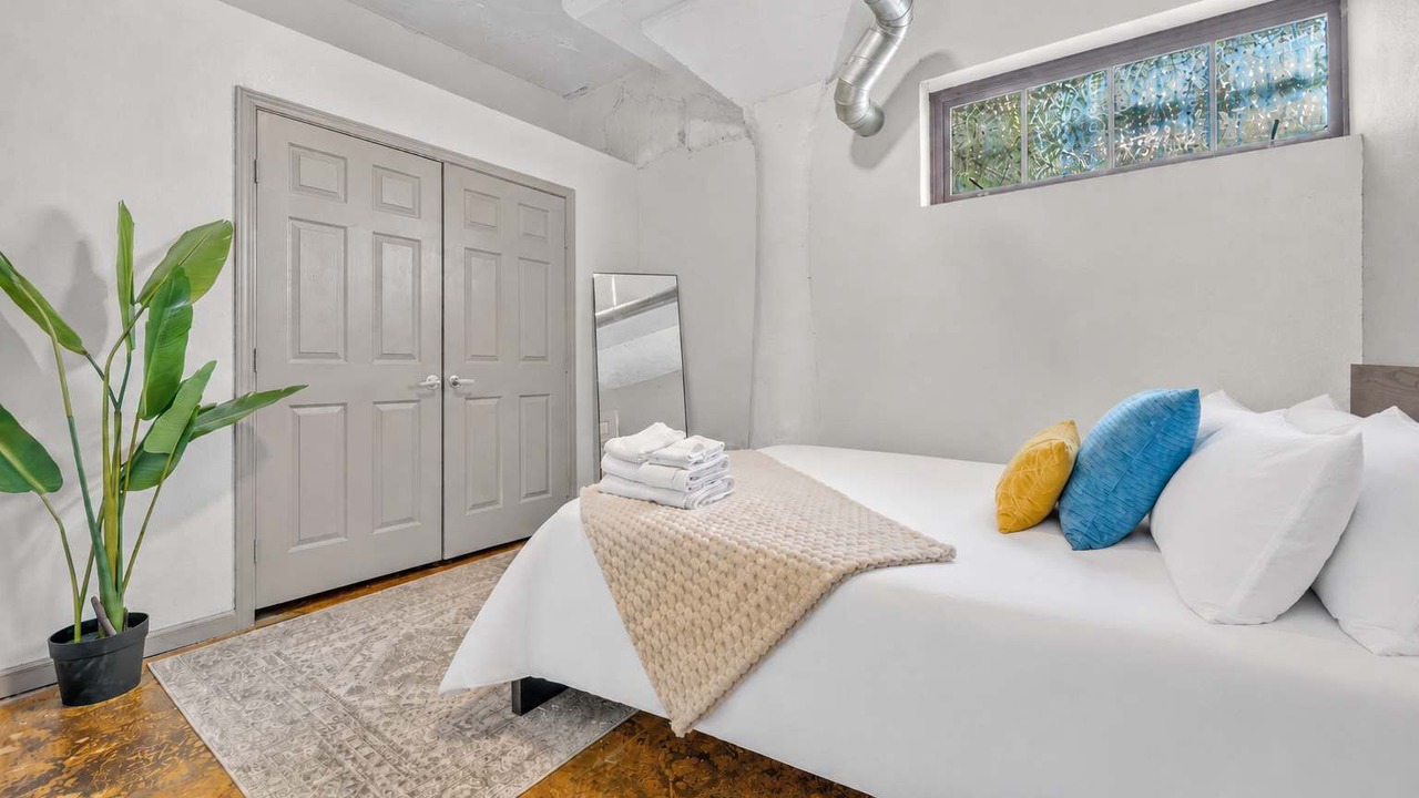 Photo of Bedroom in River Market