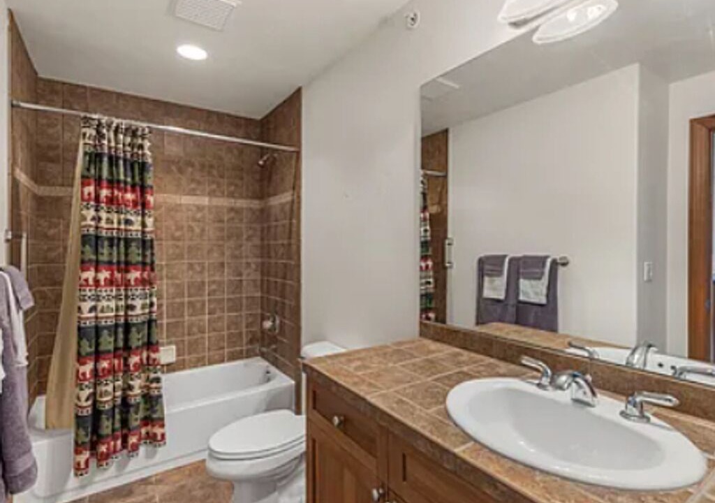 Photo of Bathroom in Fairmount On The River
