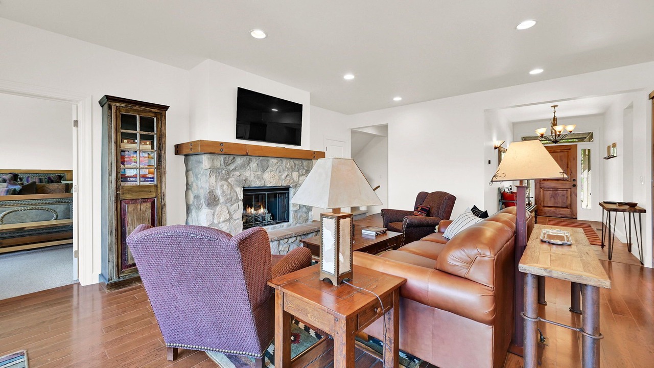 Photo of Livingroom in Eden