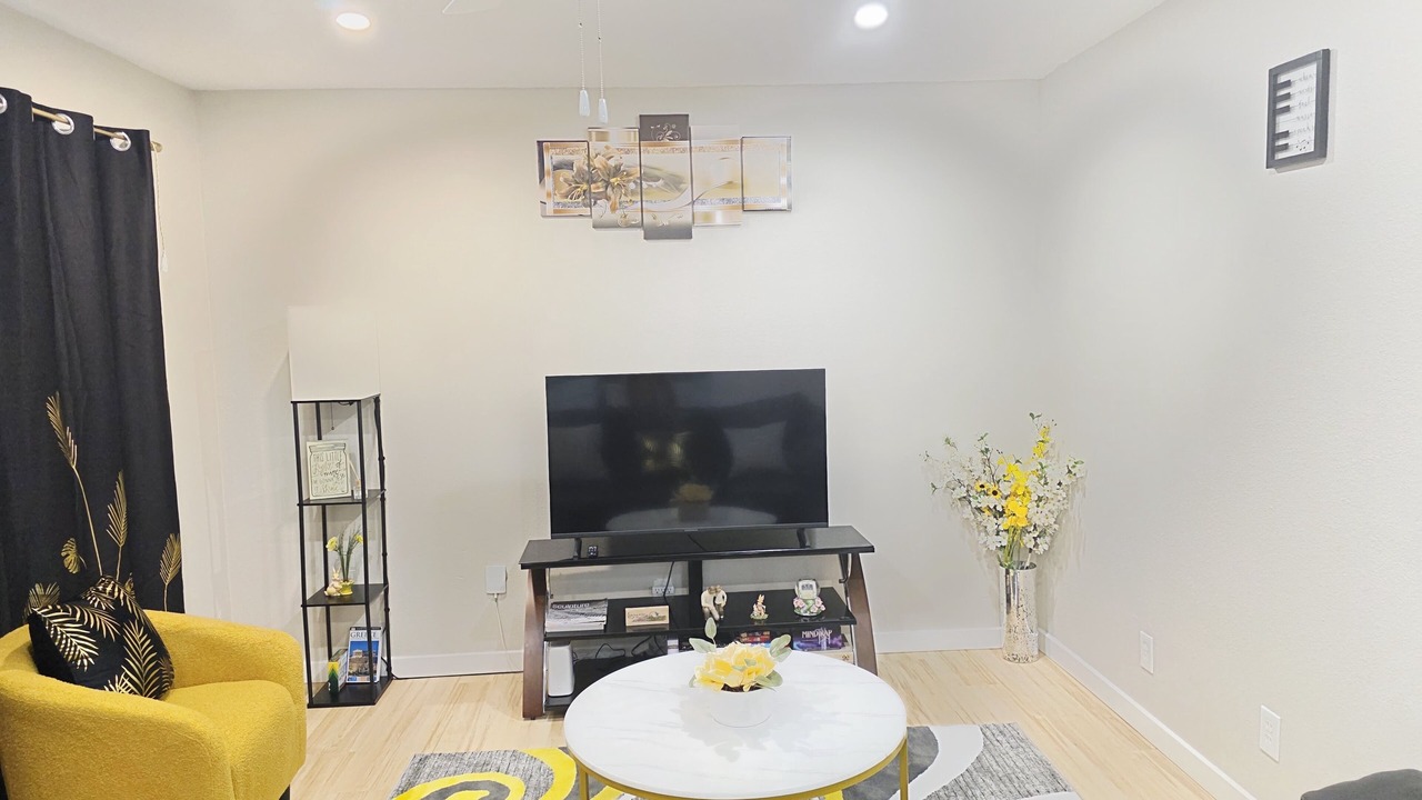 Photo of Livingroom in Lawrence
