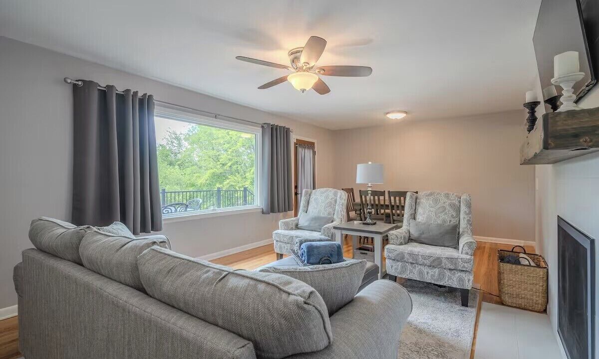 Photo of Livingroom in South Central Omaha