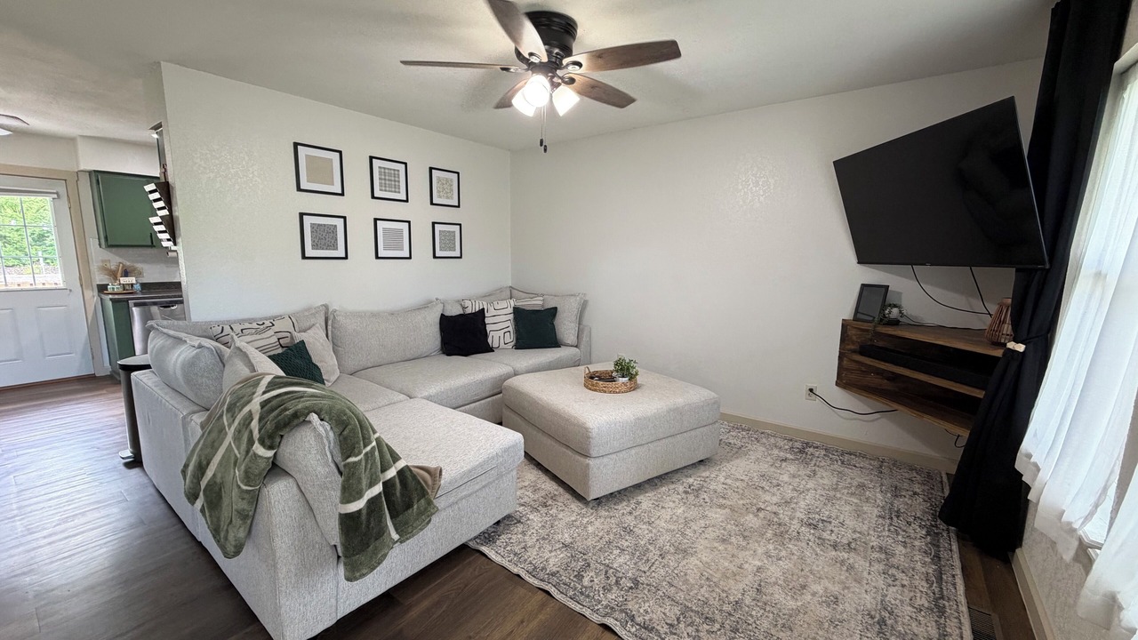 Photo of Livingroom in Oak Grove