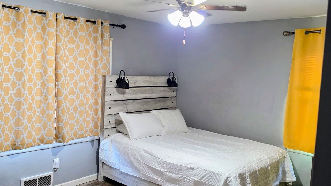 Photo of Bedroom in Raytown