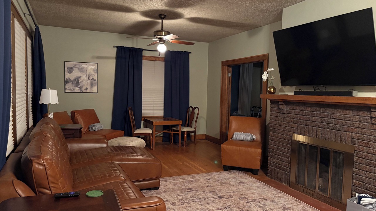 Photo of Livingroom in College Hill