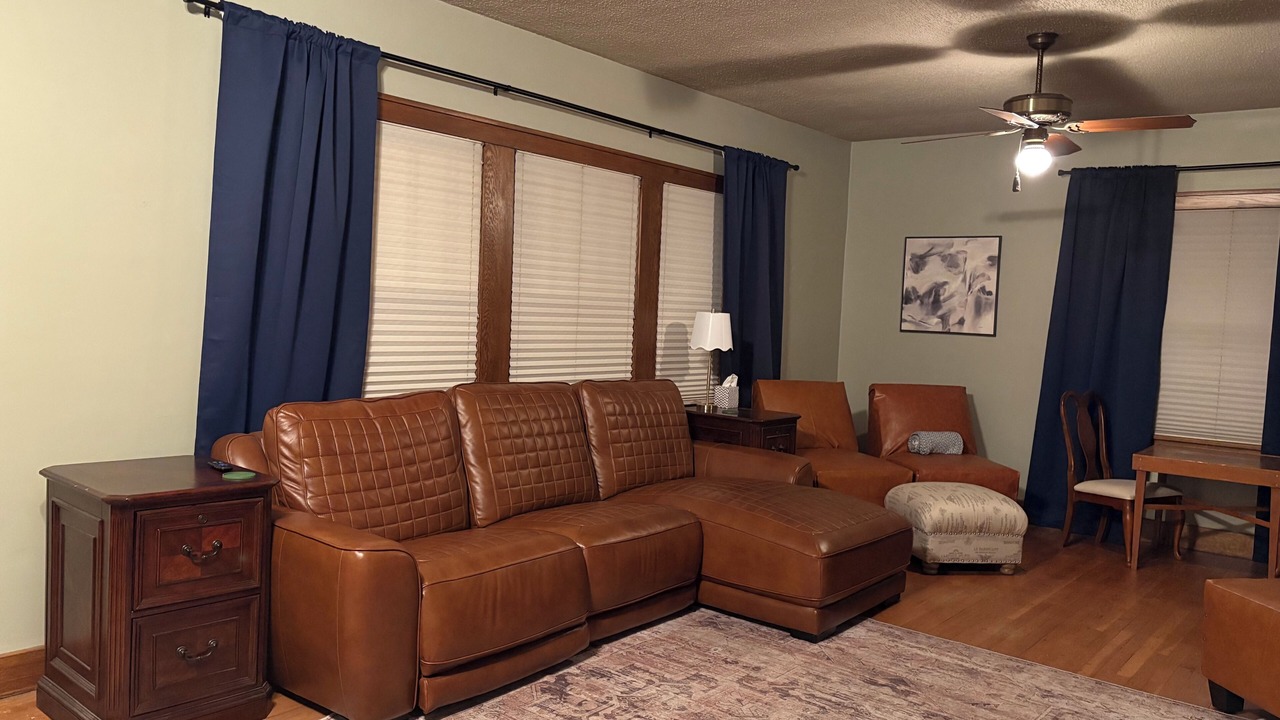 Photo of Livingroom in College Hill