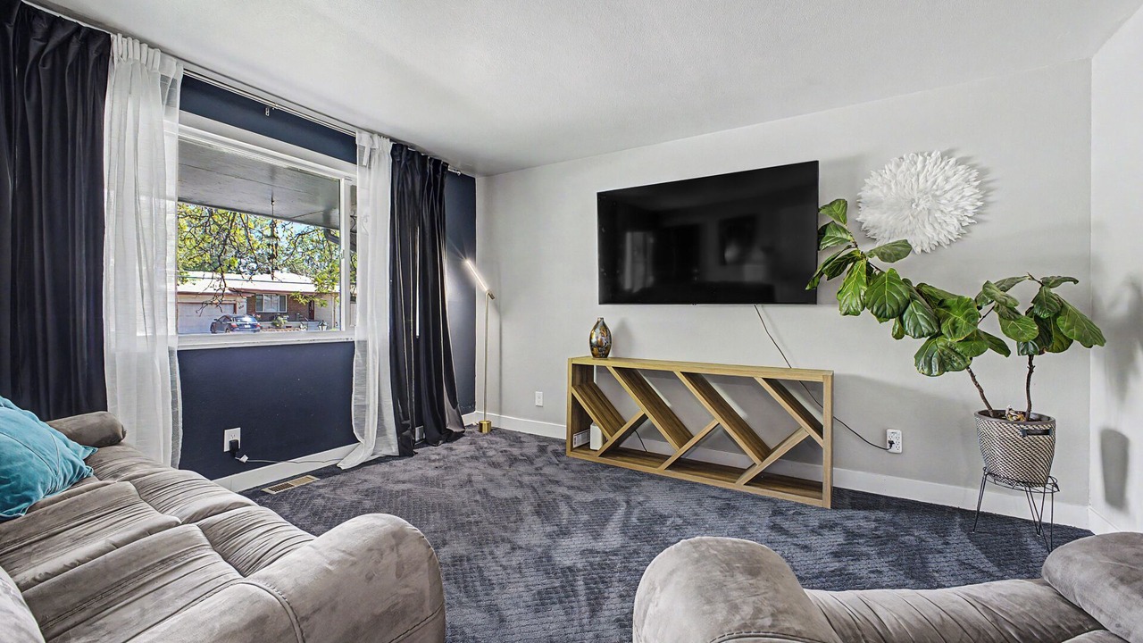 Photo of Livingroom in Berkley
