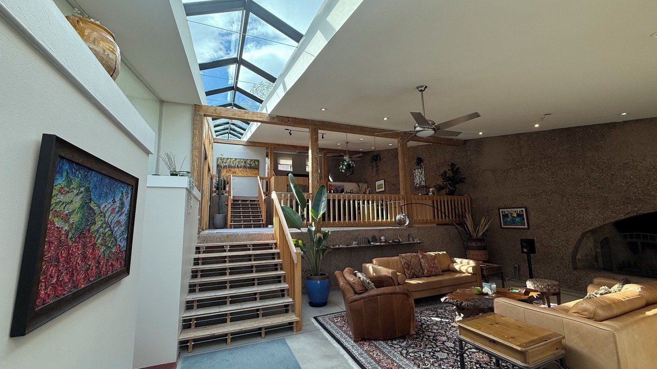 Photo of Livingroom in Downtown
