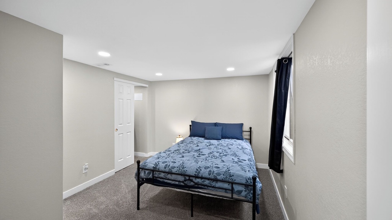 Photo of Bedroom in Aurora