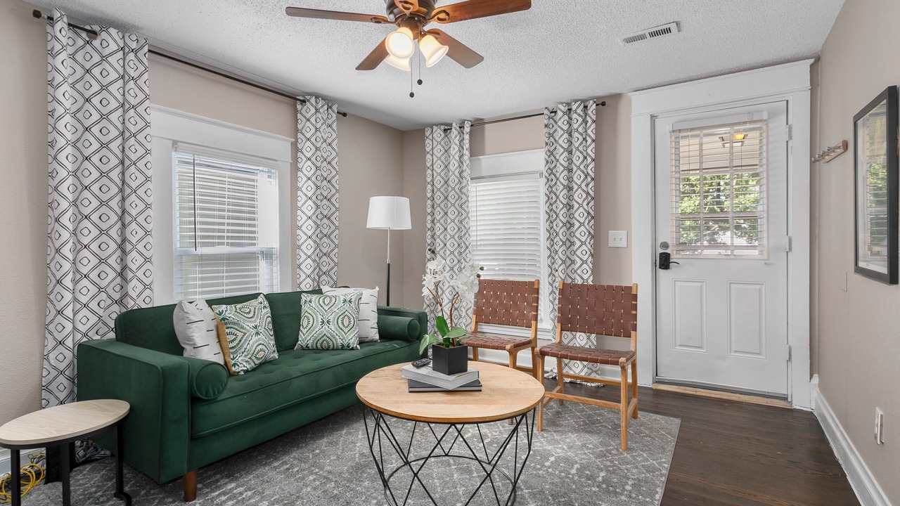 Photo of Livingroom in Rosedale