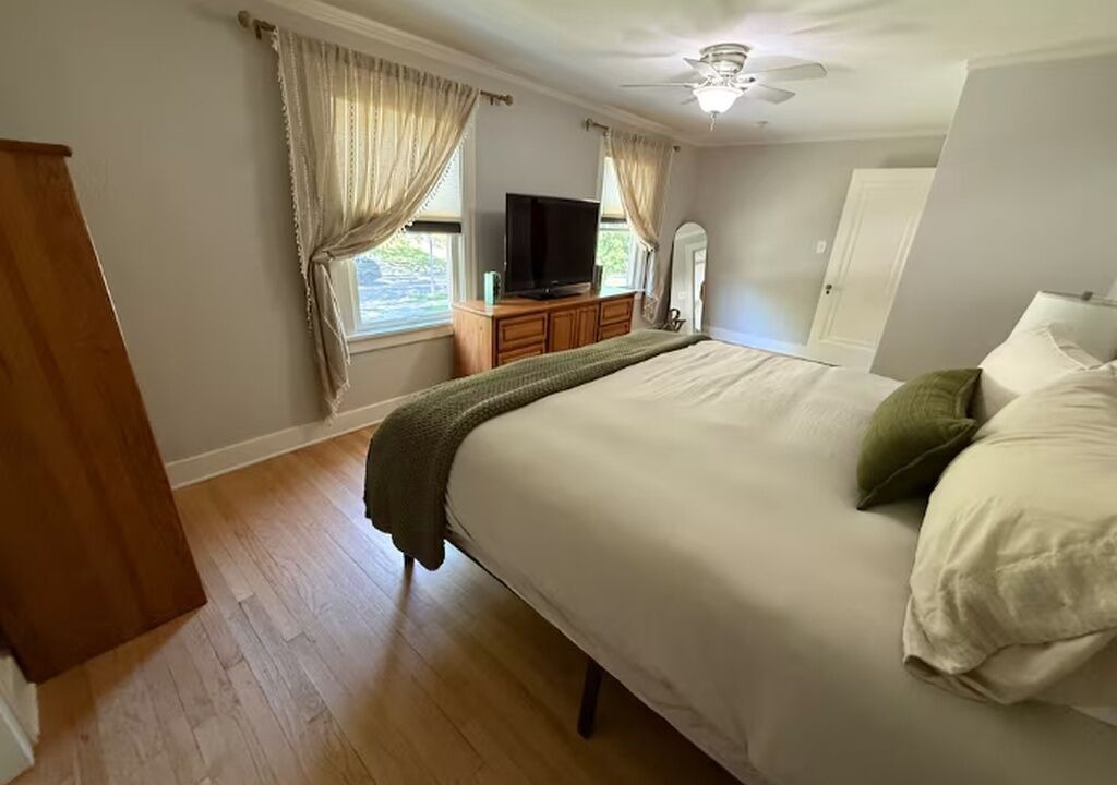 Photo of Bedroom in South Kansas City