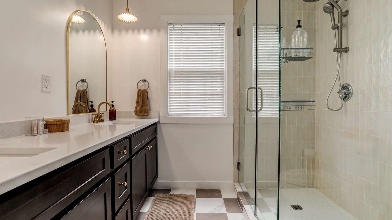 Photo of Bathroom in Prairie Village