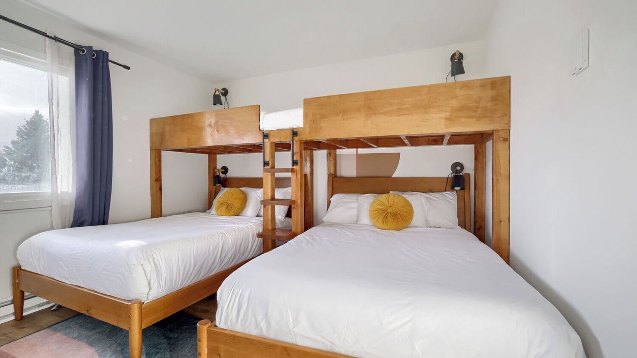 Photo of Bedroom in Summit Cove