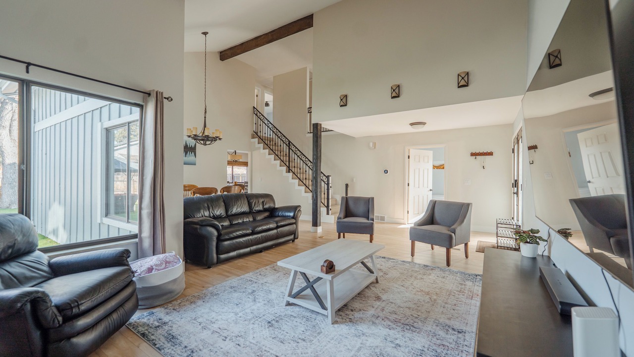 Photo of Livingroom in Dam East - West