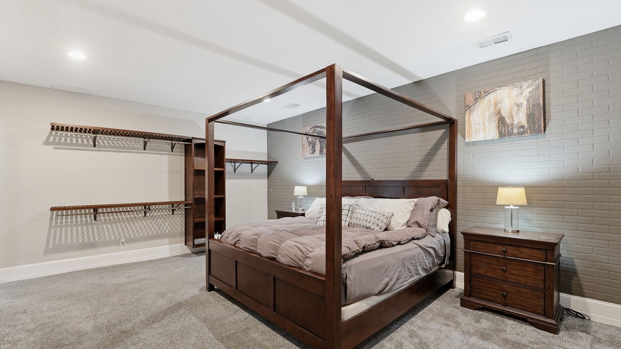 Photo of Bedroom in I-435 West KC-KS