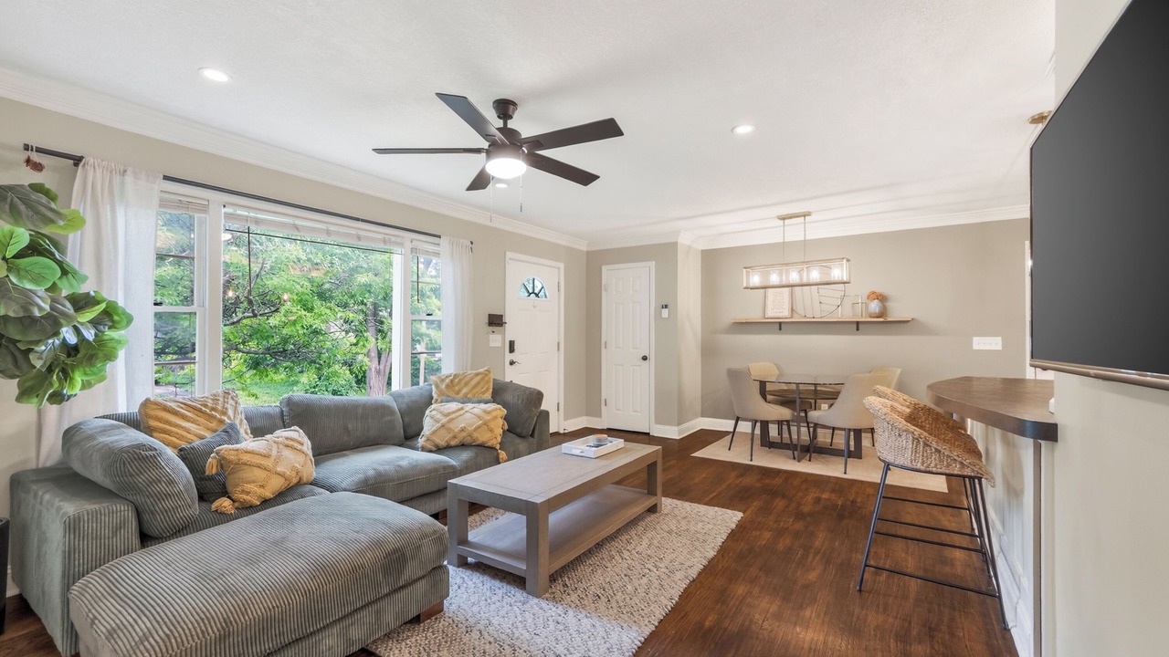 Photo of Livingroom in Rosedale